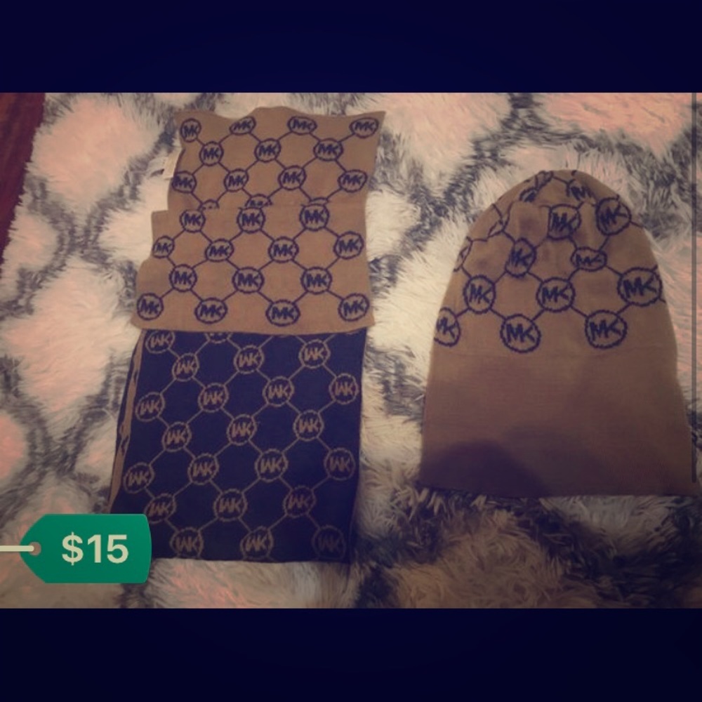 Michael Kors scarf and hat mathching set
